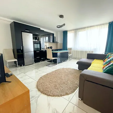 Apartament Yamalux - Ploiesti 33 *